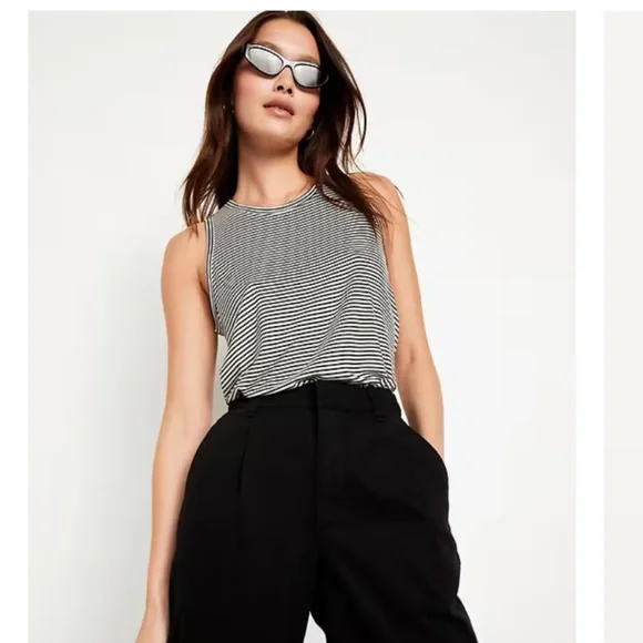 NWT Old Navy Women’s Luxe Black and White Stripes Sleeveless Tank Top - Size SP - Picture 3 of 9